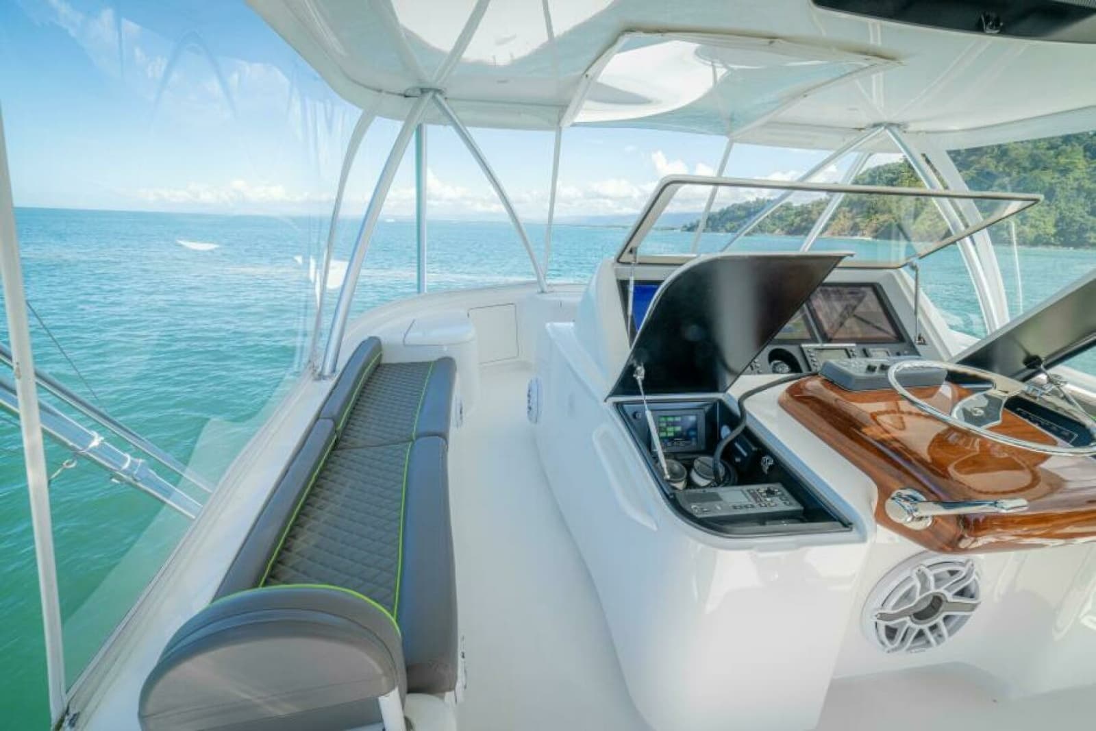 2017 Viking 62 Convertible - Photo 47