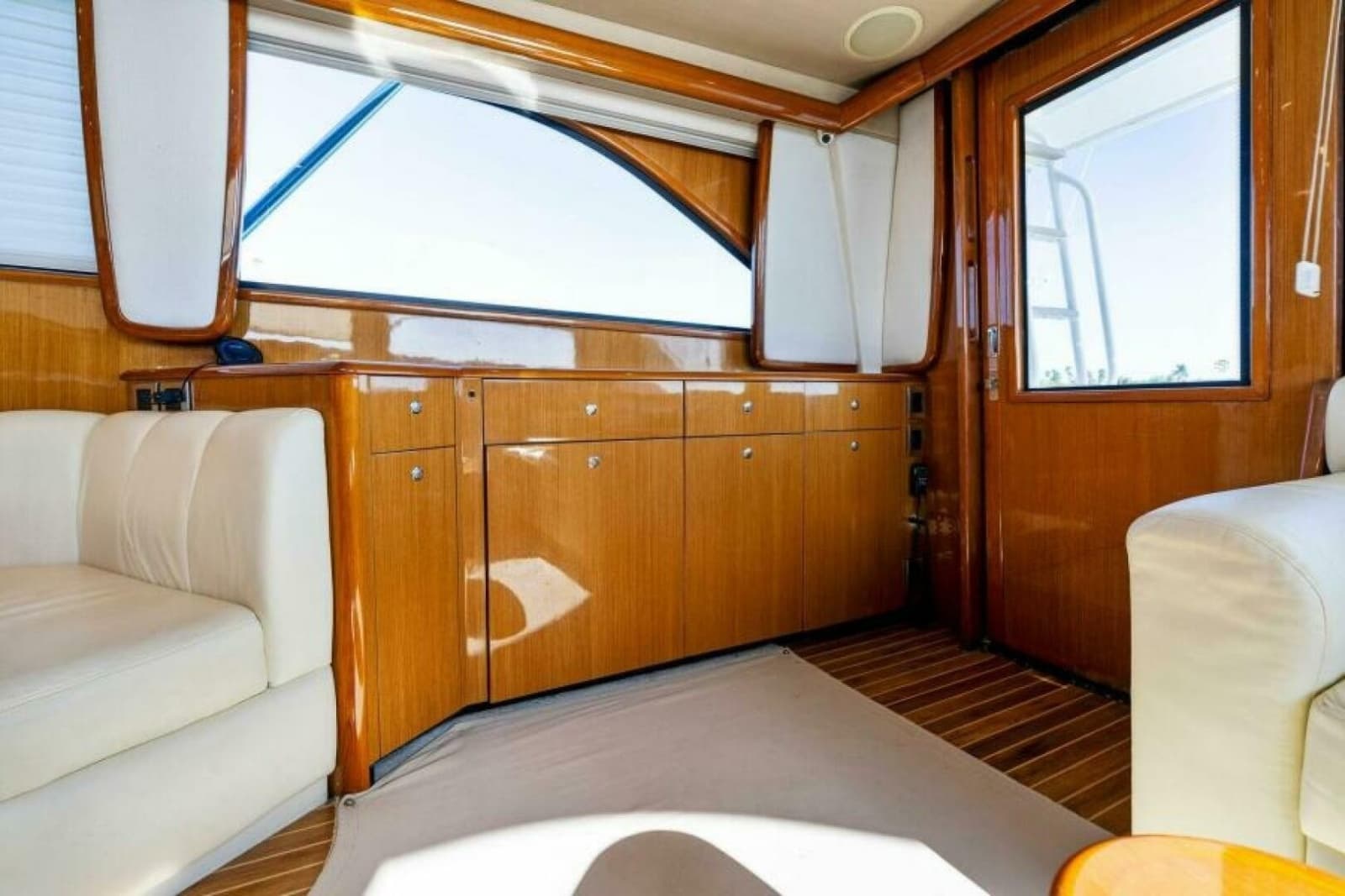 2003 Viking 48 Convertible - Photo 23