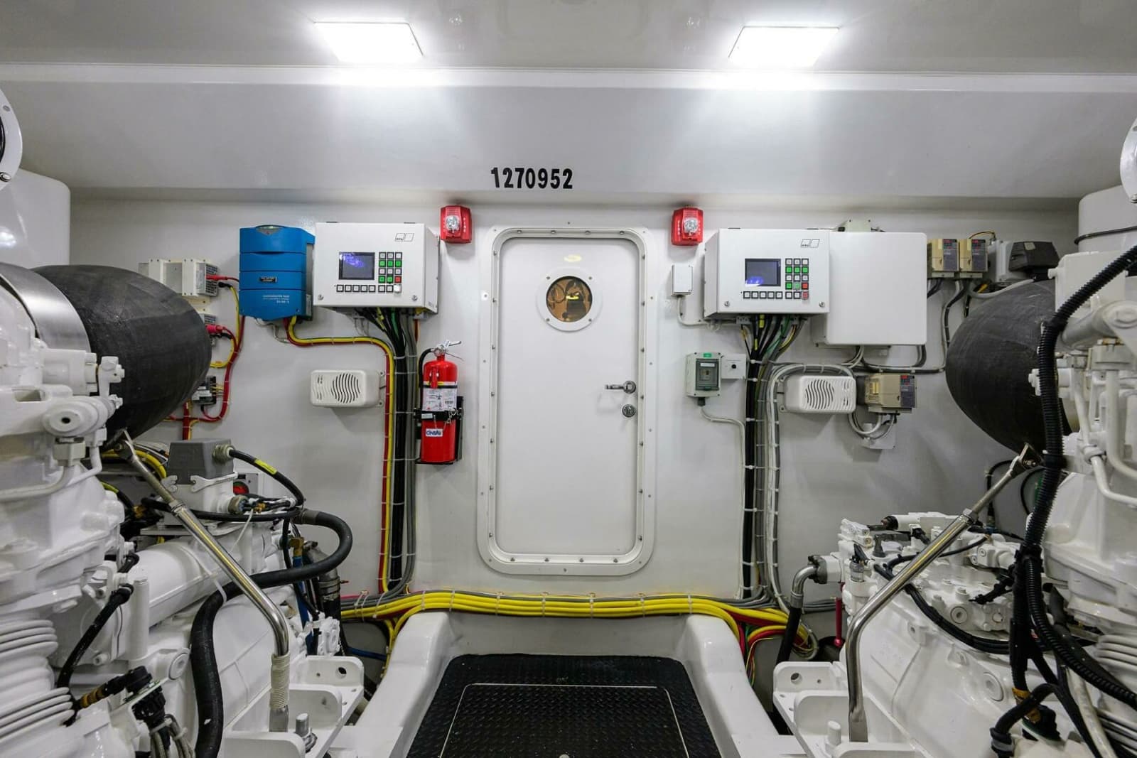 2017 Viking 92 Enclosed Bridge - Photo 84