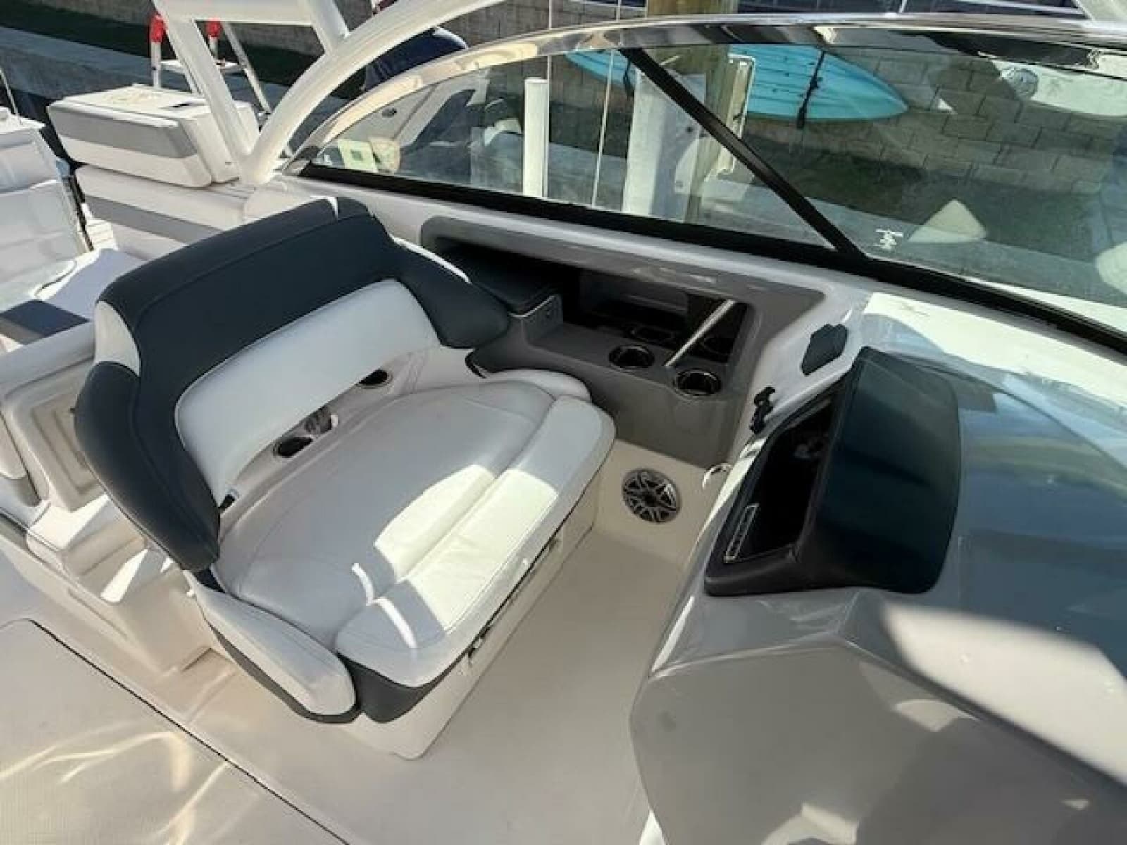 2021 Robalo R317 - Photo 5