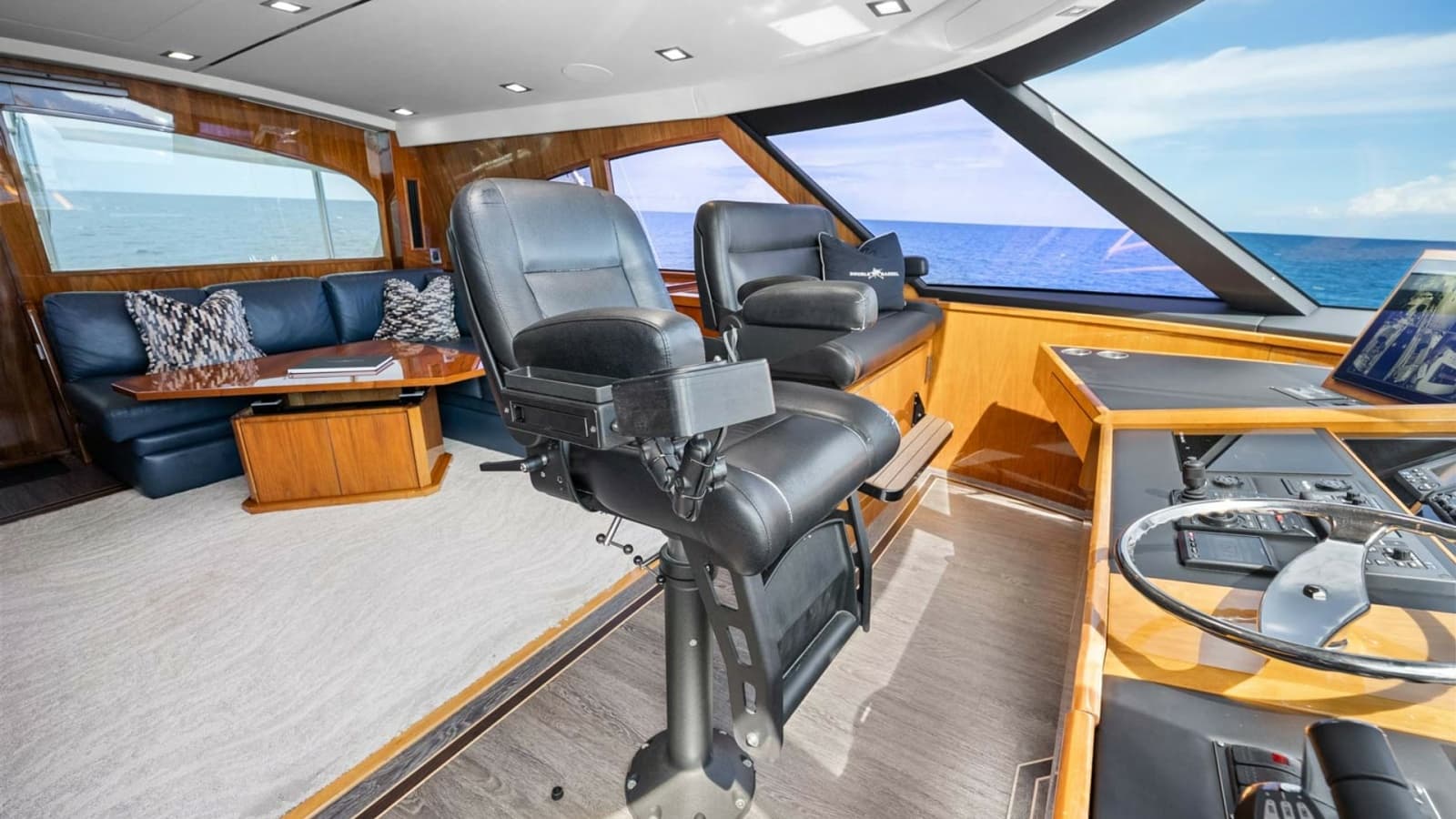 2017 Viking 92 Enclosed Bridge - Photo 20