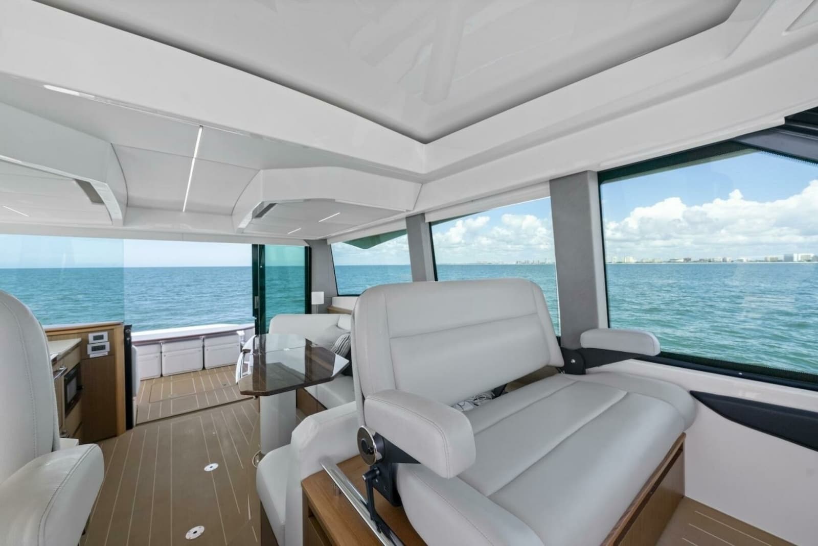 2023 Tiara Yachts EX 60 - Photo 3
