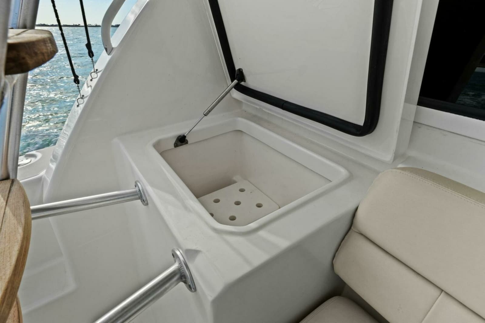 2013 Tiara Yachts 3900 Convertible - Photo 43