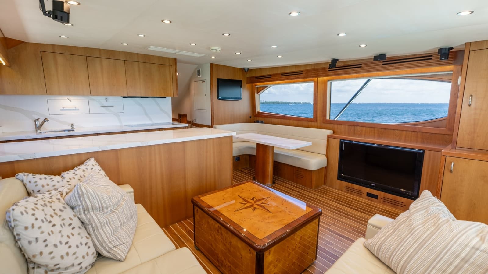2010 Hatteras 60 GT - Photo 2