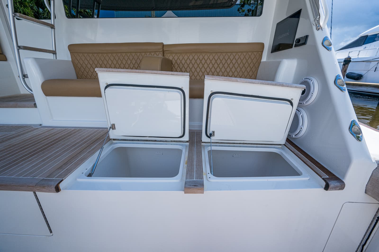 2011 Viking 76 Enclosed Bridge - Photo 12