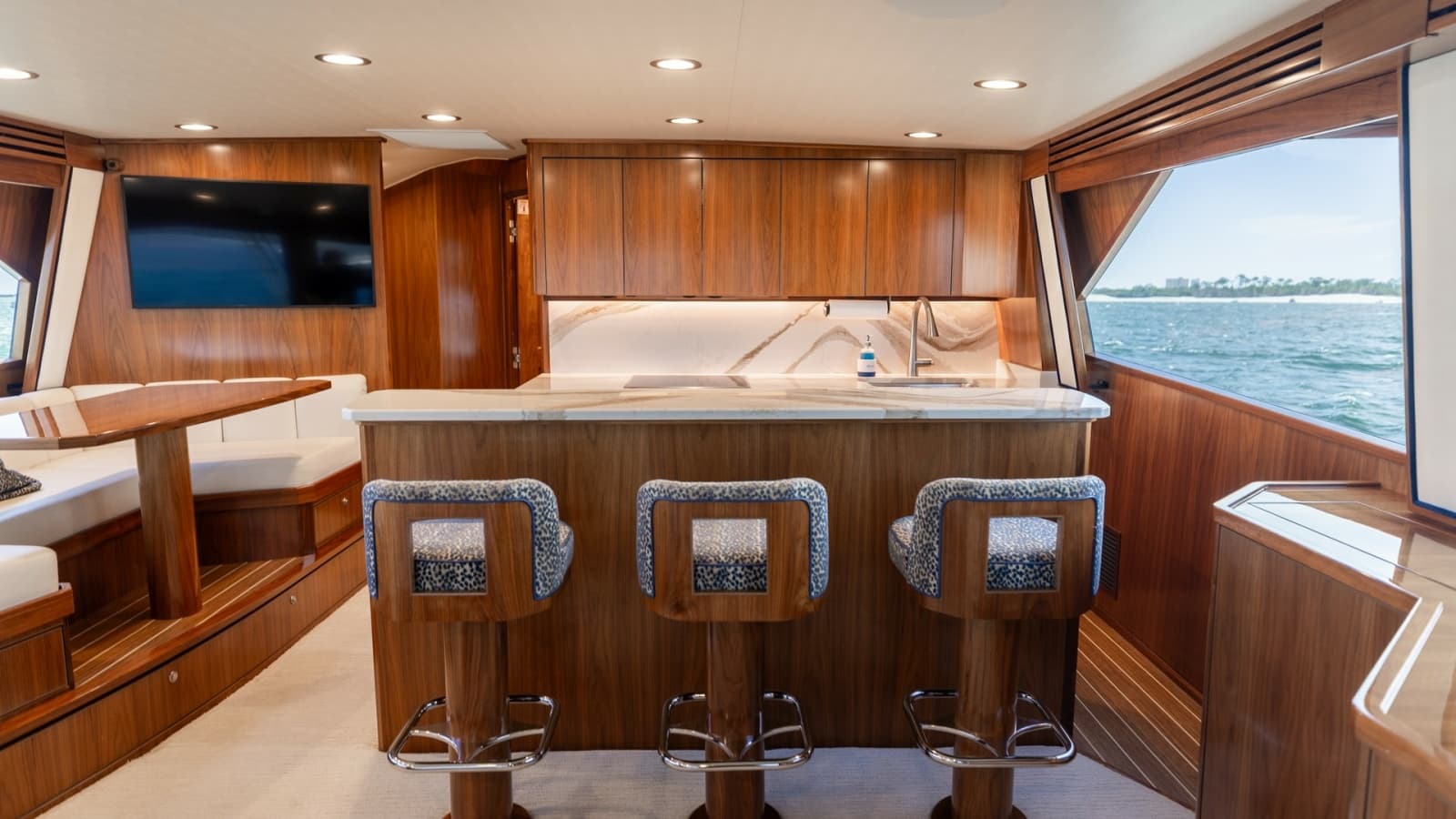 2022 Viking 68 Convertible - Photo 15