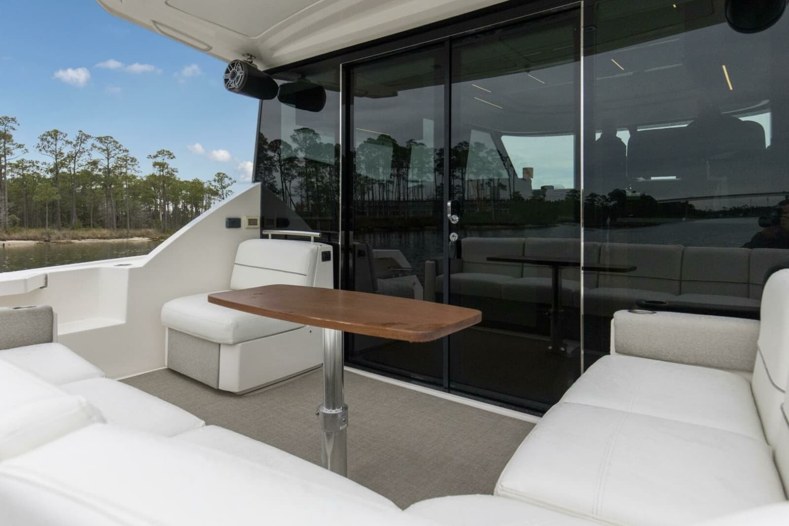 2019 Tiara Yachts C49 Coupe - Photo 7