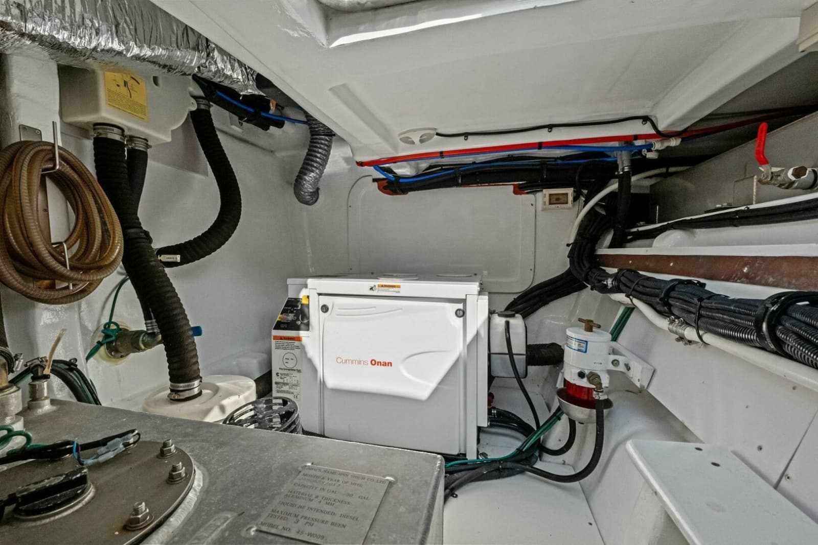2018 Mares 47 Outboard Express Catamaran - Photo 62