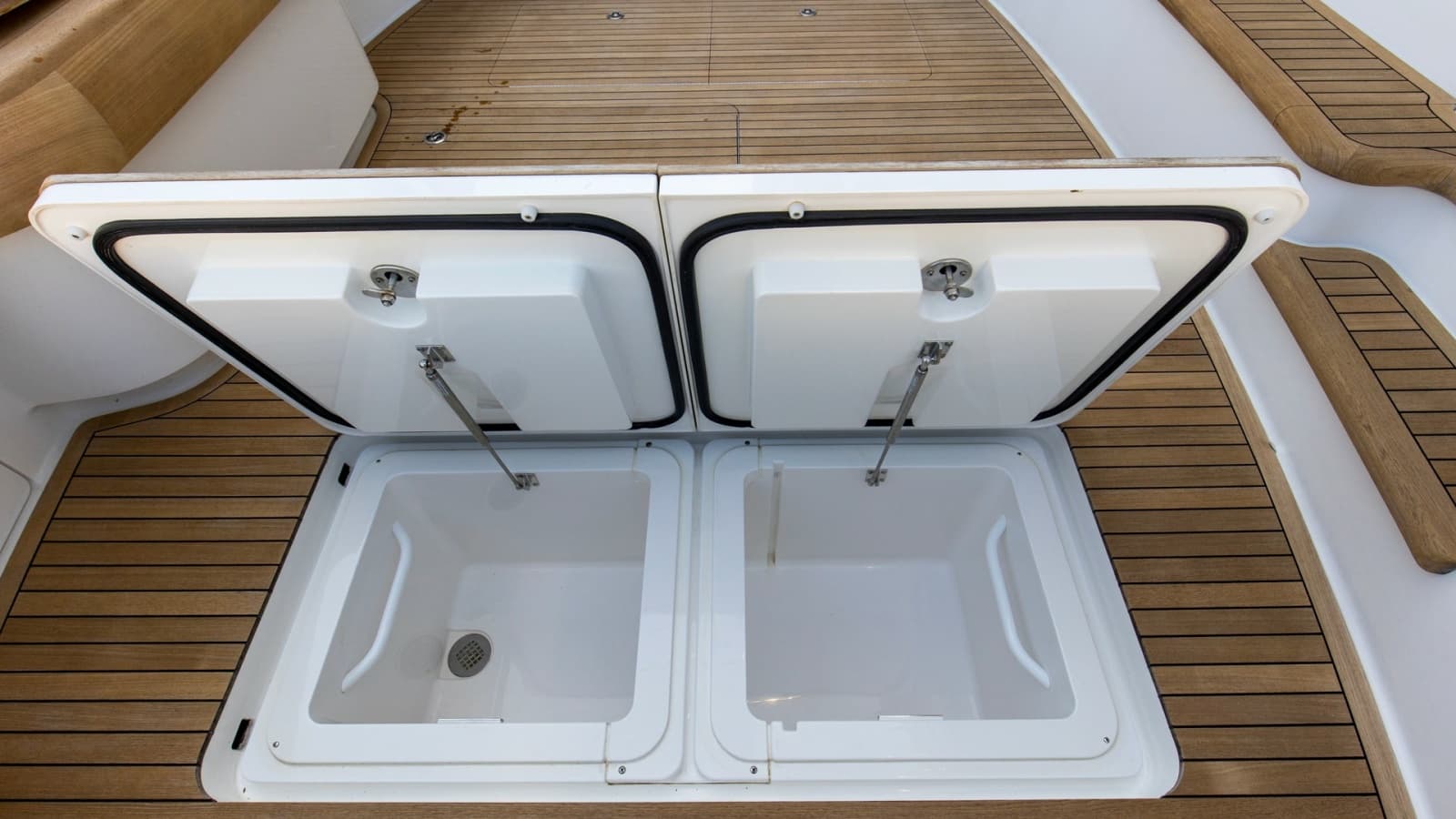 2024 Viking 54 Convertible - Photo 37