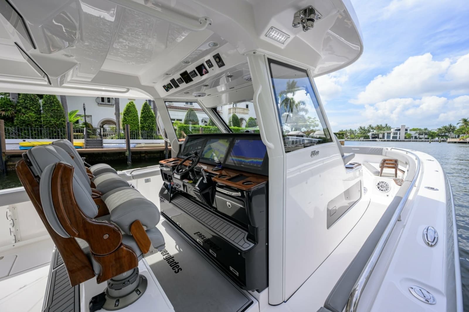 2023 Everglades 455 Center Console - Photo 13