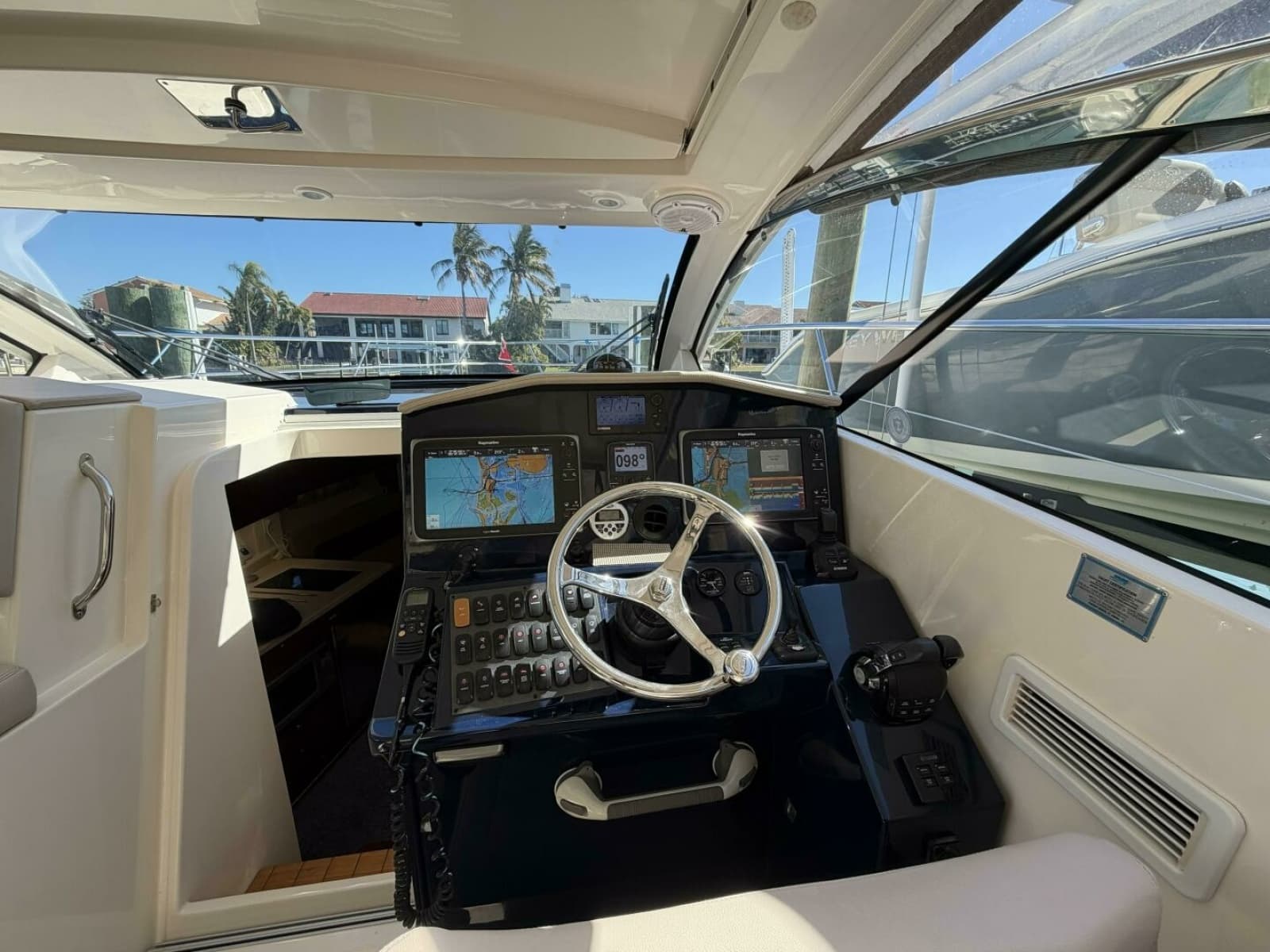 2014 Pursuit SC 365i - Photo 7