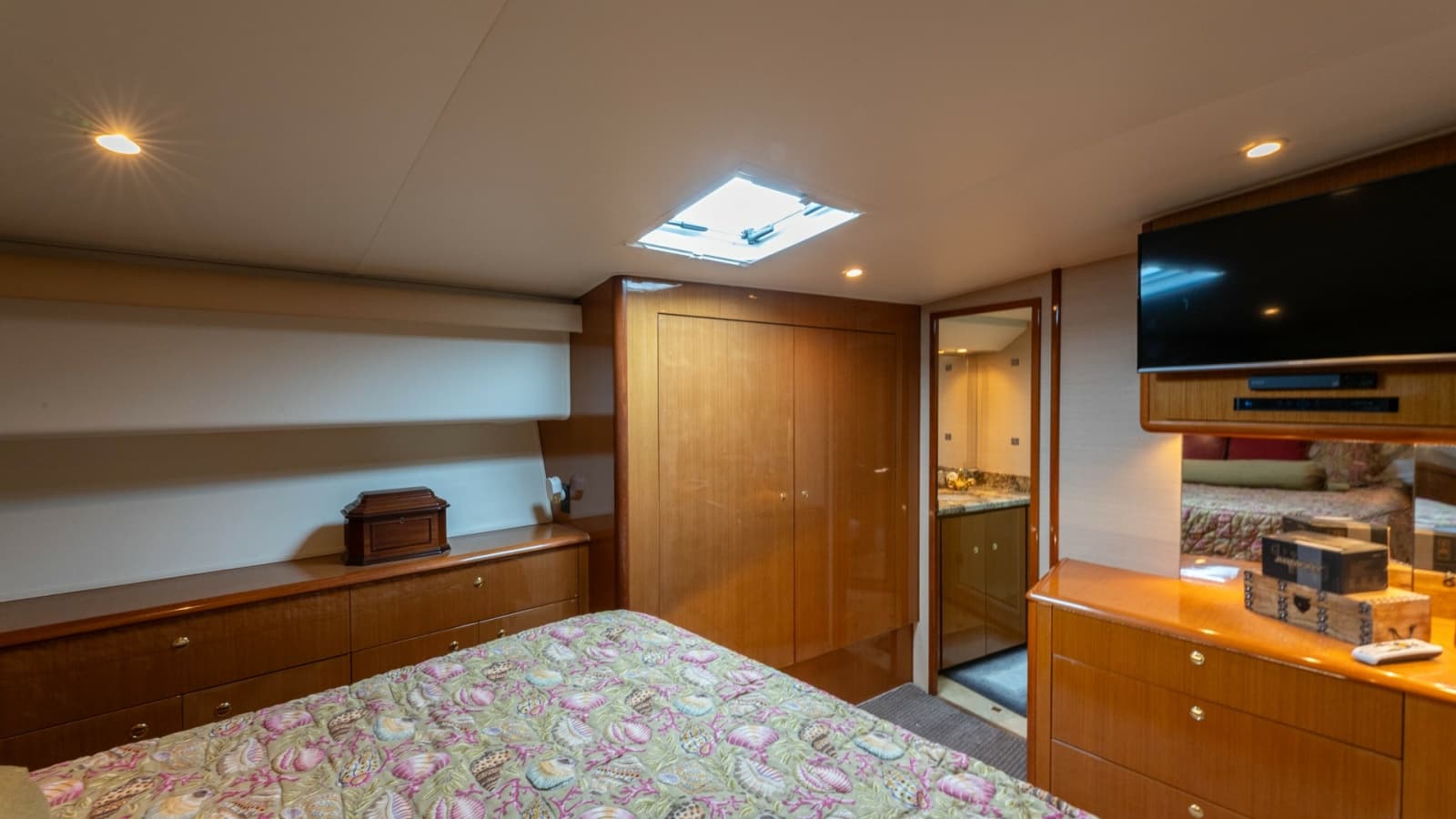 2001 Viking 65 Enclosed Bridge - Photo 26
