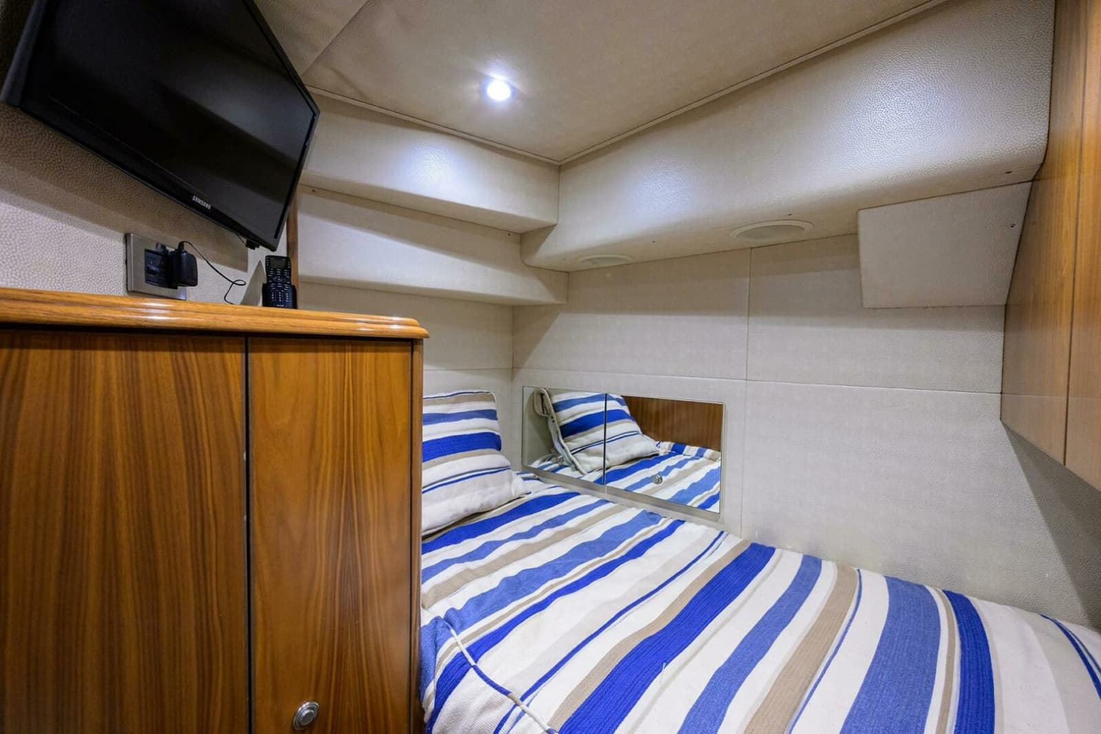 2017 Viking 92 Enclosed Bridge - Photo 76