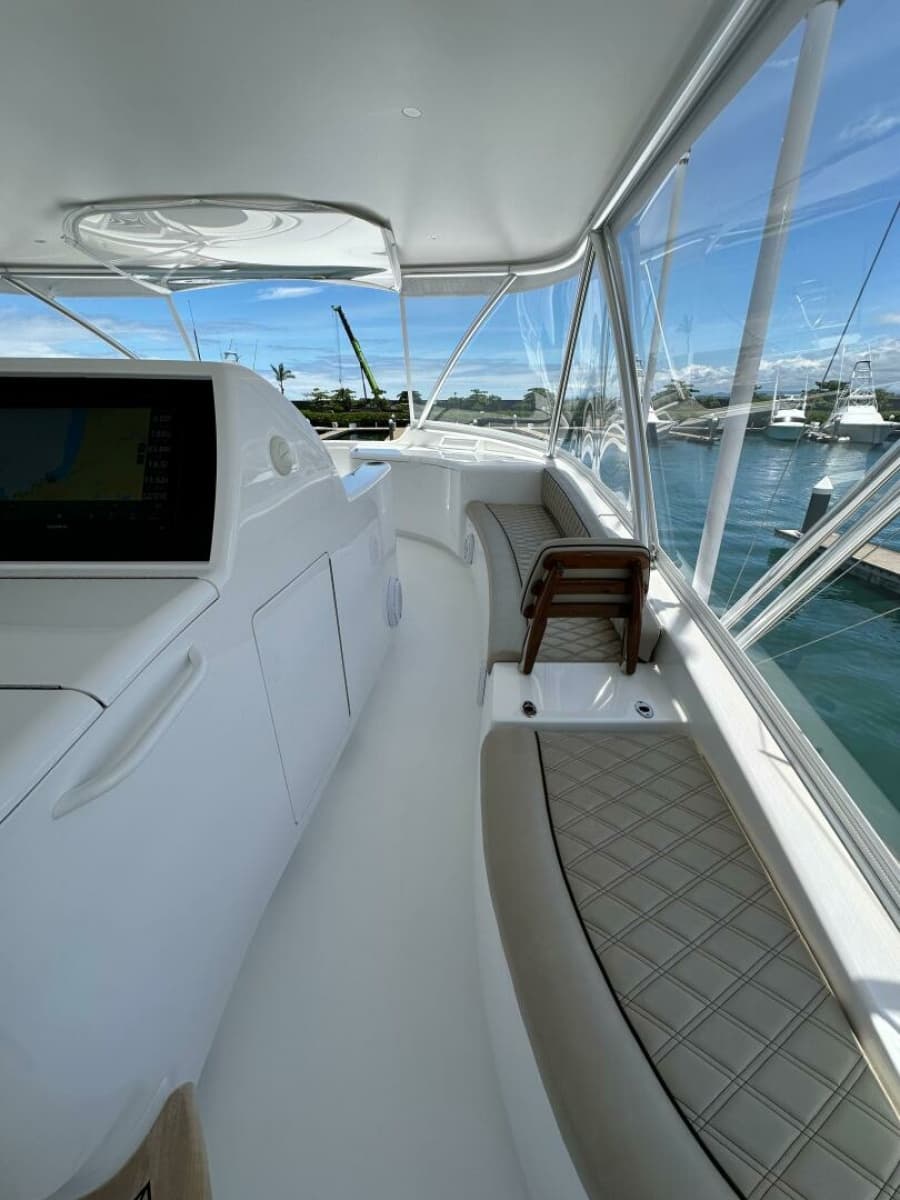 2025 Viking 82 Convertible - Photo 53