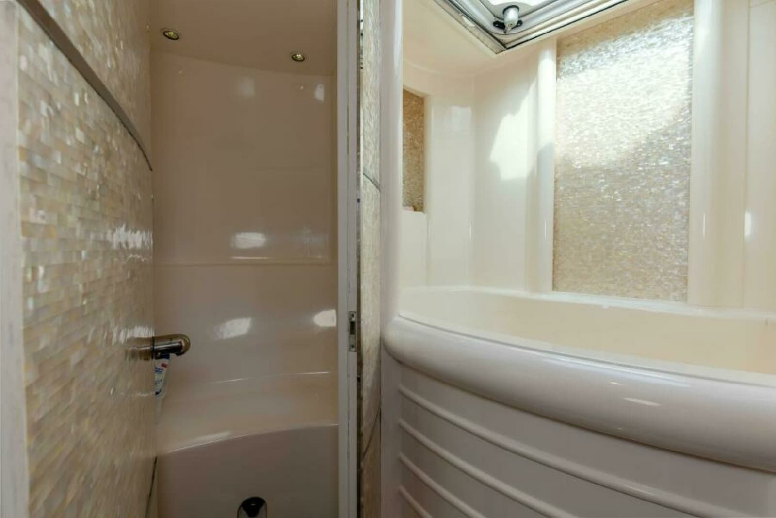 2004 Ebony Custom Sportfish 65 Convertible - Photo 27