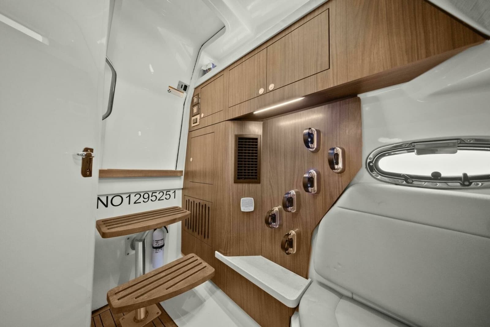 2019 Boston Whaler 380 Outrage - Photo 16