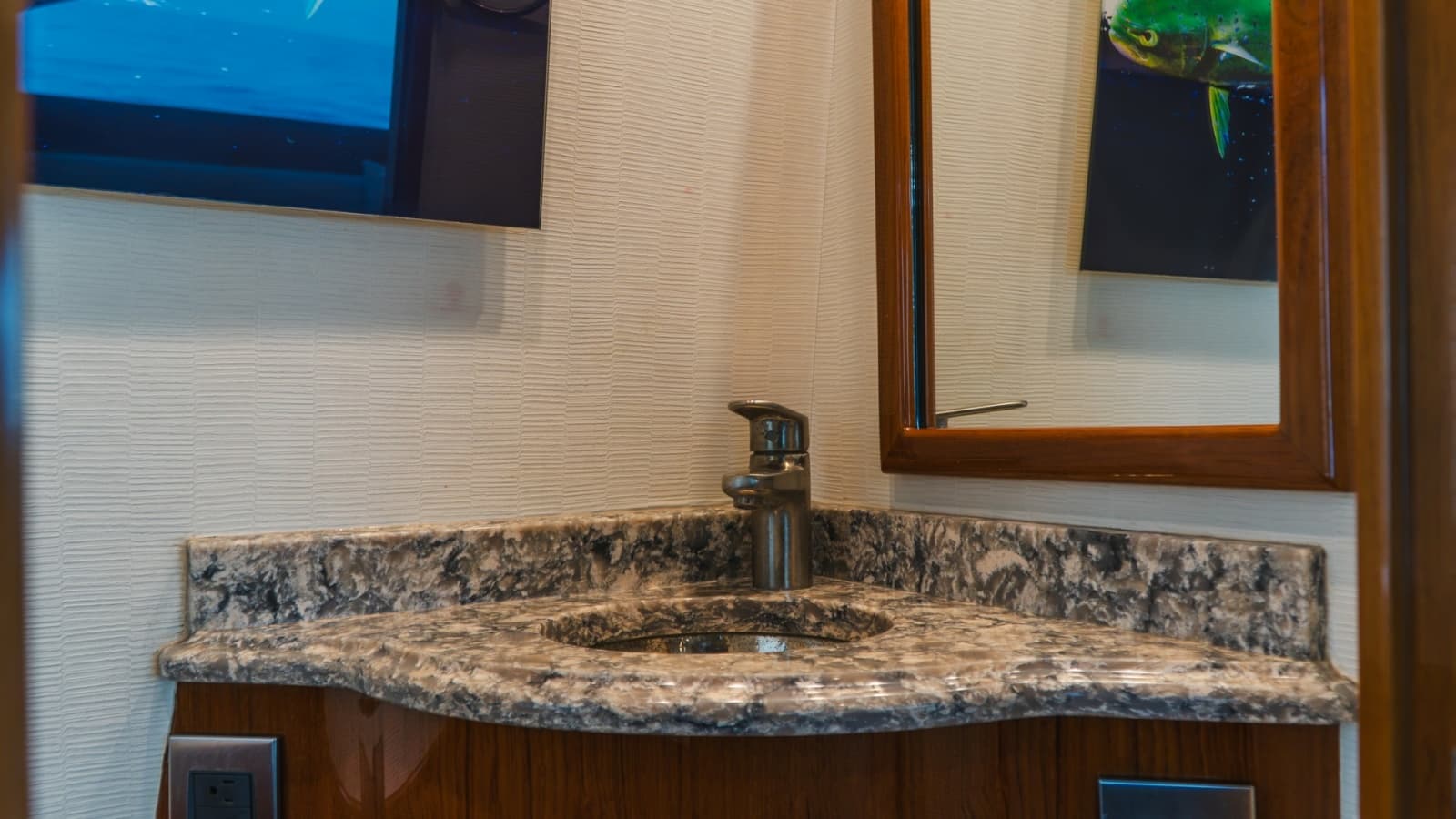 2014 Viking 66 Convertible - Photo 8