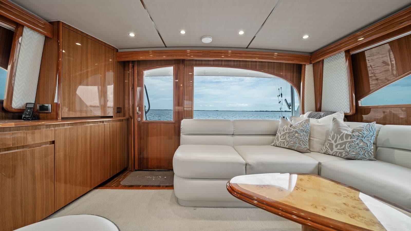 2015 Viking 55 Convertible - Photo 31