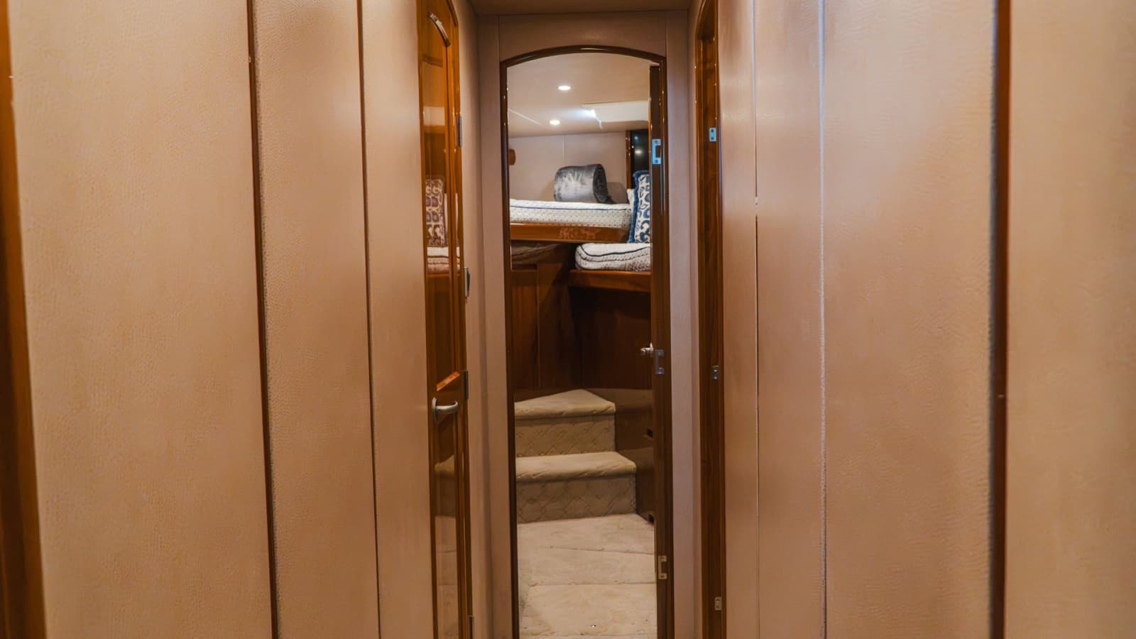 2014 Viking 66 Convertible - Photo 16