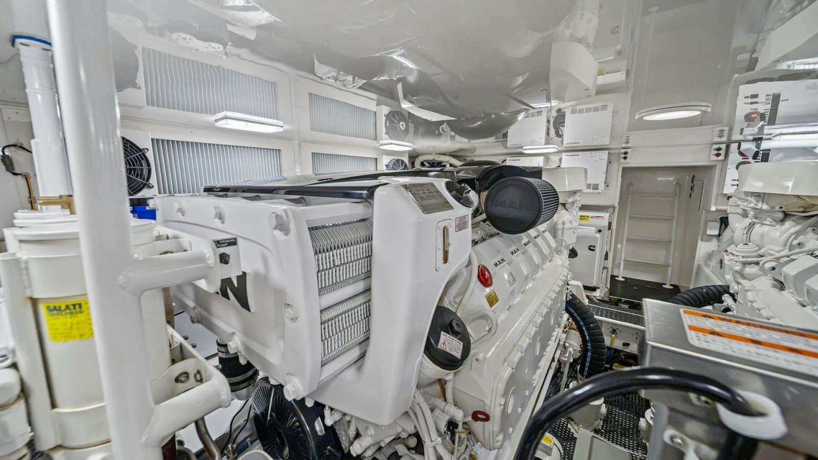 2013 Viking 55 Convertible - Photo 51