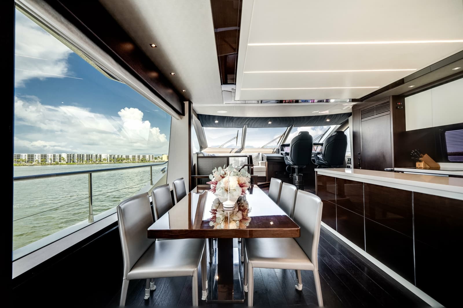 2019 Sunseeker 76 Flybridge - Photo 6