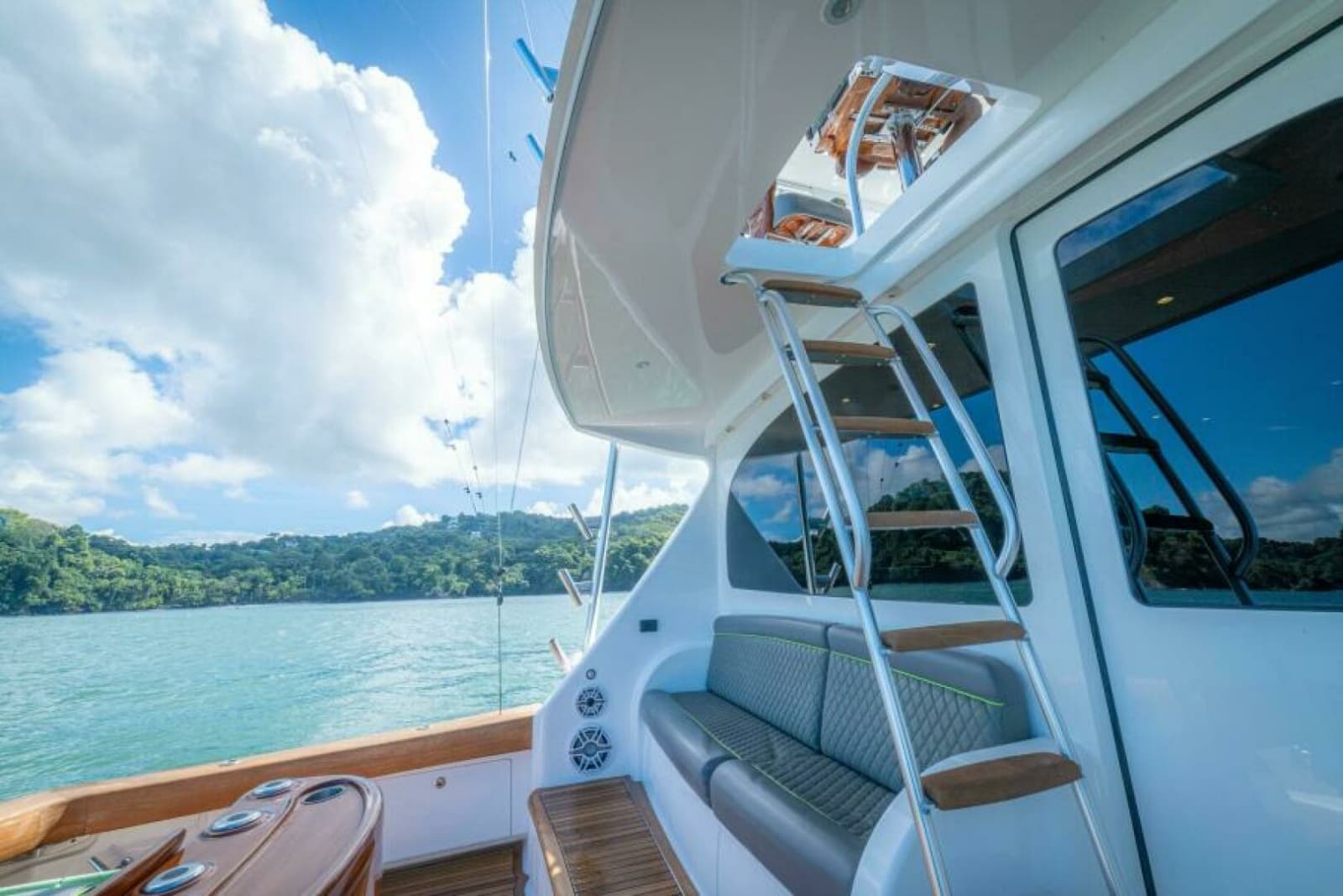 2017 Viking 62 Convertible - Photo 42
