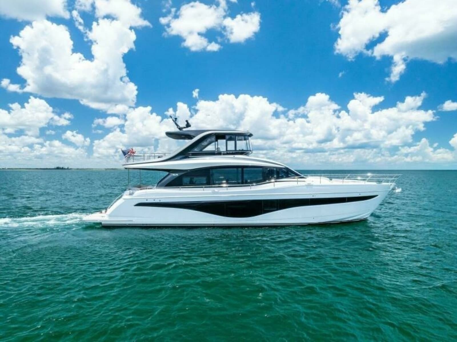 2024 Princess Y72 Motor Yacht - Photo 10