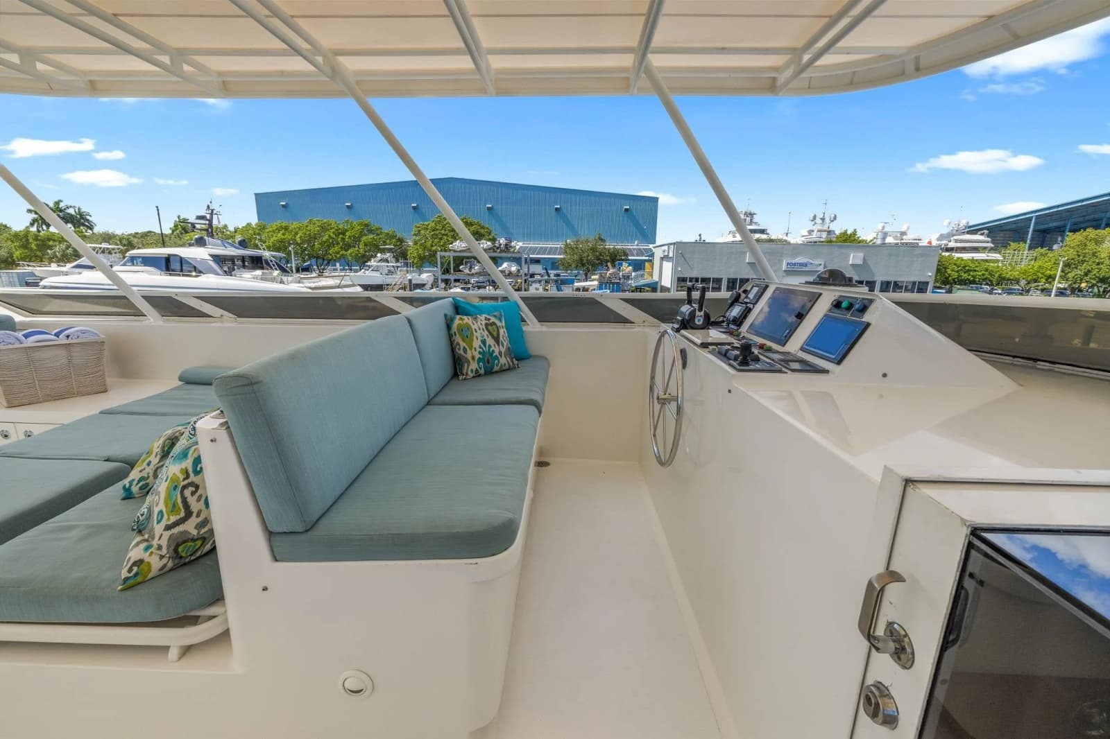 1999 Trinity Yachts Raised Pilothouse - Photo 17