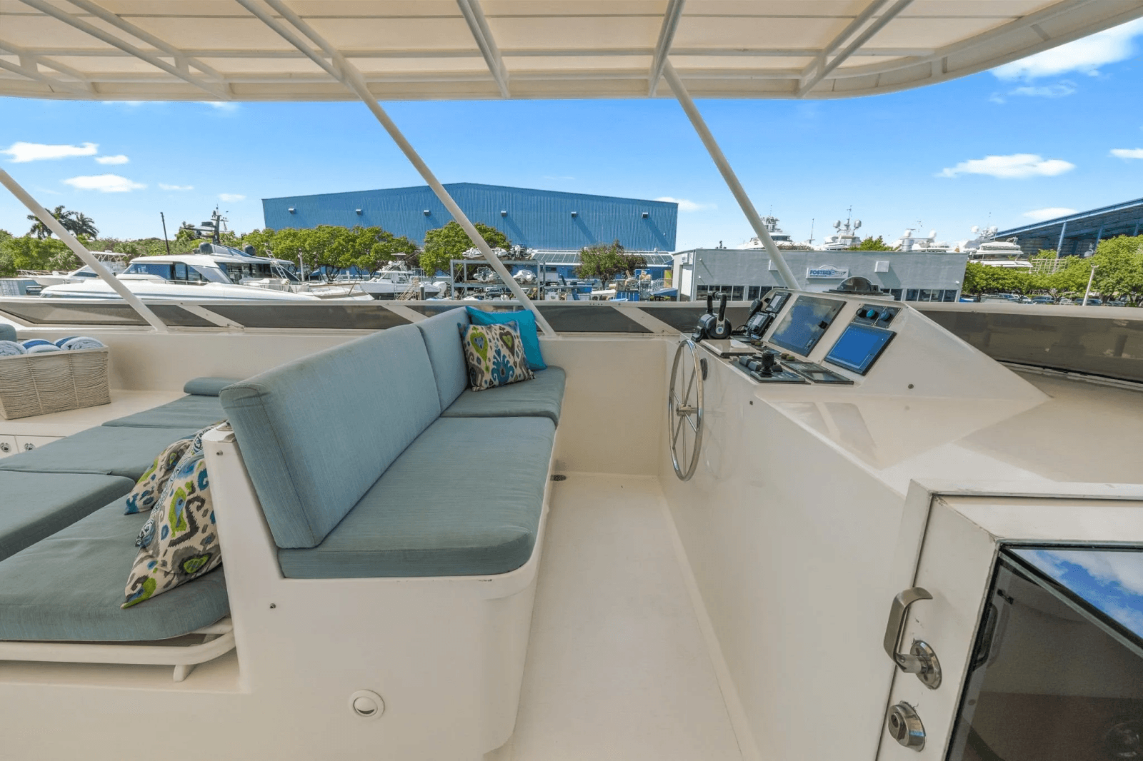 1999 Trinity Yachts Raised Pilothouse - Photo 17
