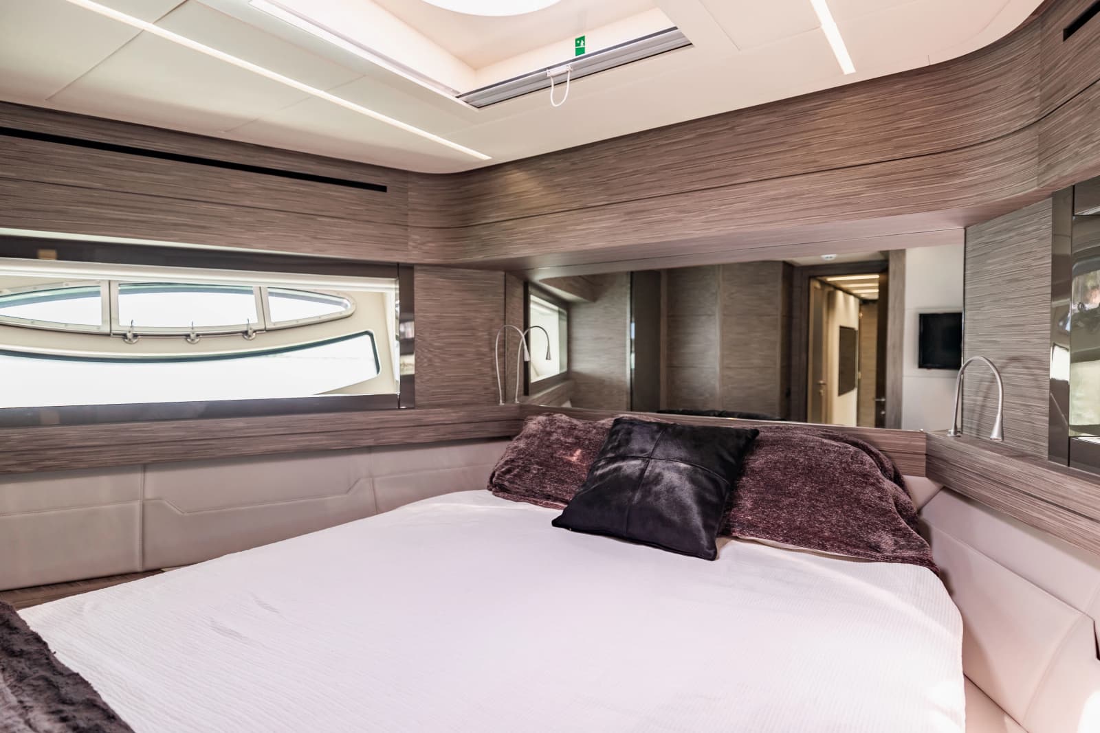 2017 Pershing 82 VHP - Photo 35