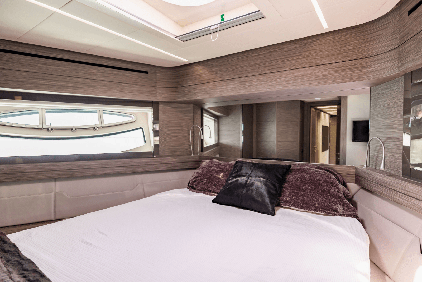 2017 Pershing 82 VHP - Photo 35