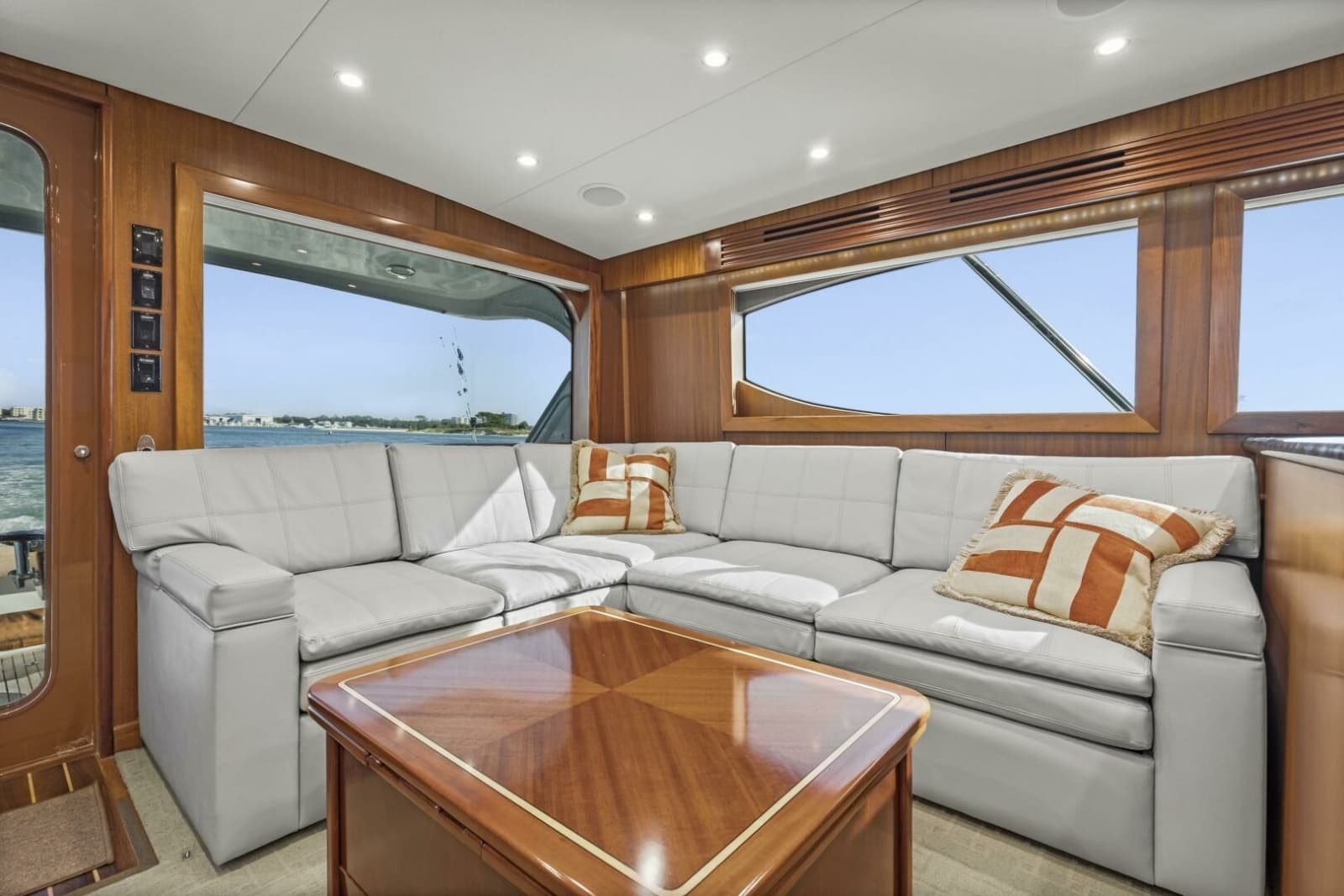 2008 Hatteras 60 Convertible - Photo 6