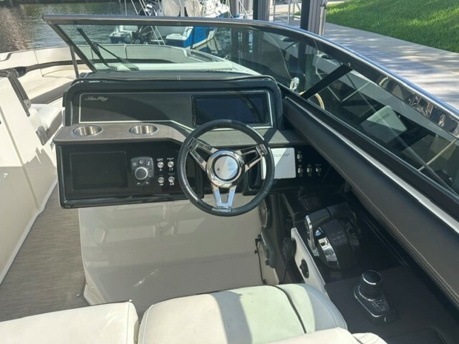 2018 Sea Ray SLX 310 - Photo 4