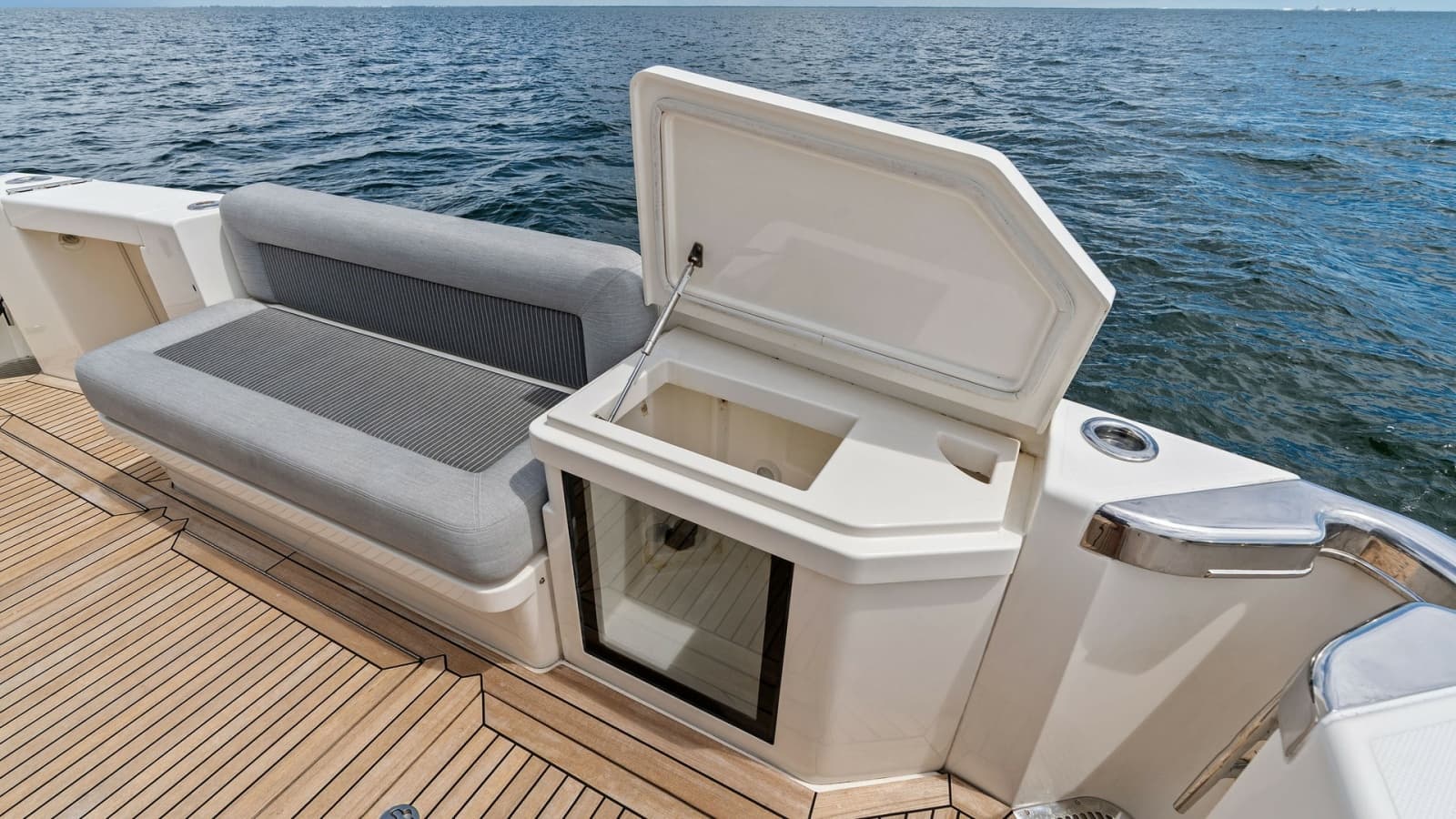 2021 Riviera 57 Enclosed Bridge - Photo 8