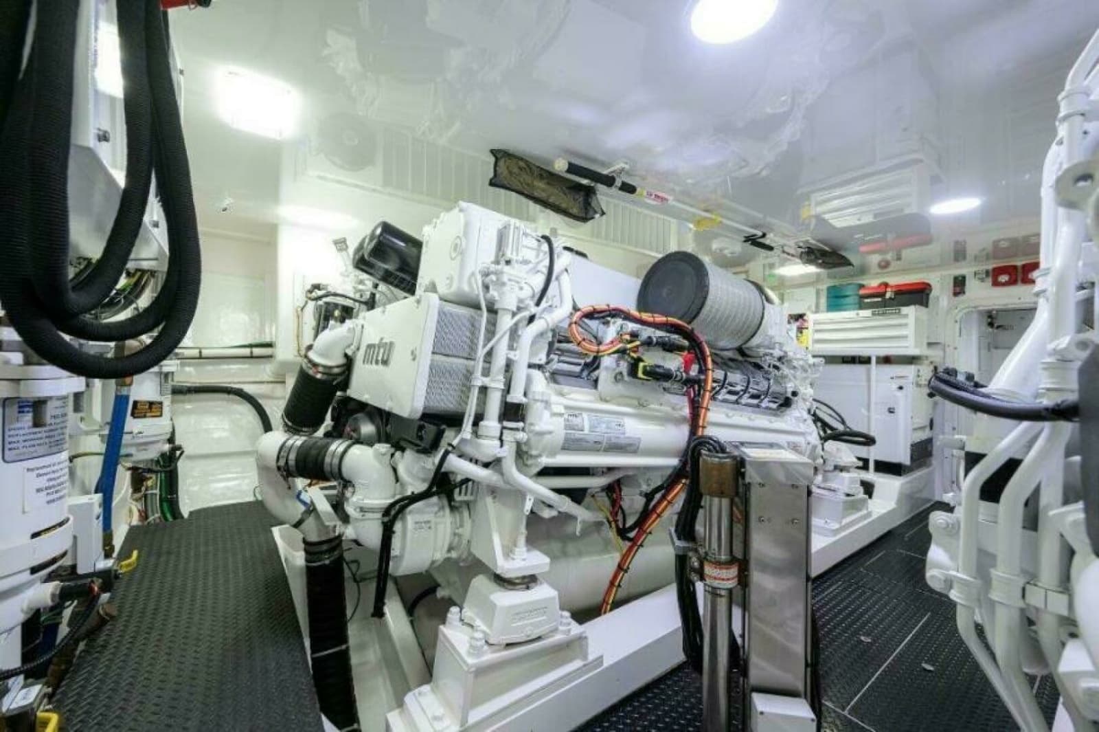 2020 Viking 72 Convertible - Photo 49