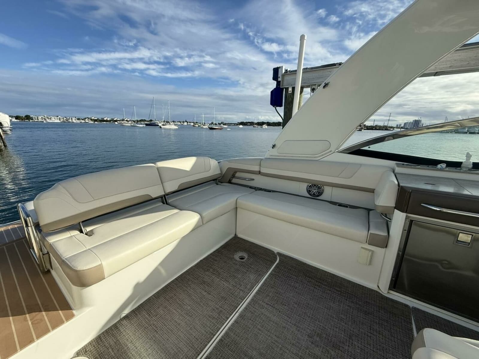 2016 Formula 330 Crossover Bowrider - Photo 23