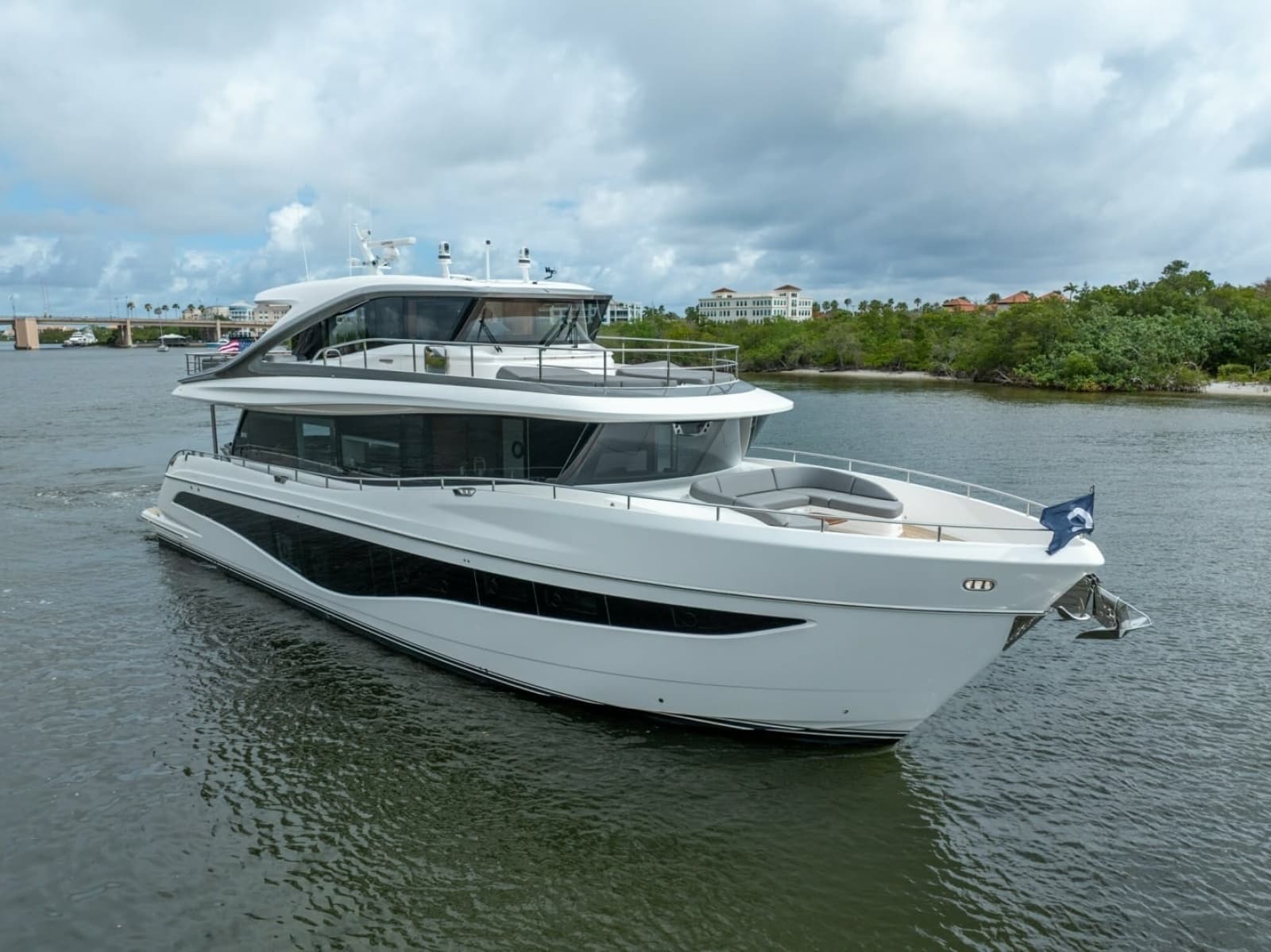 2024 Princess X80 - Photo 43