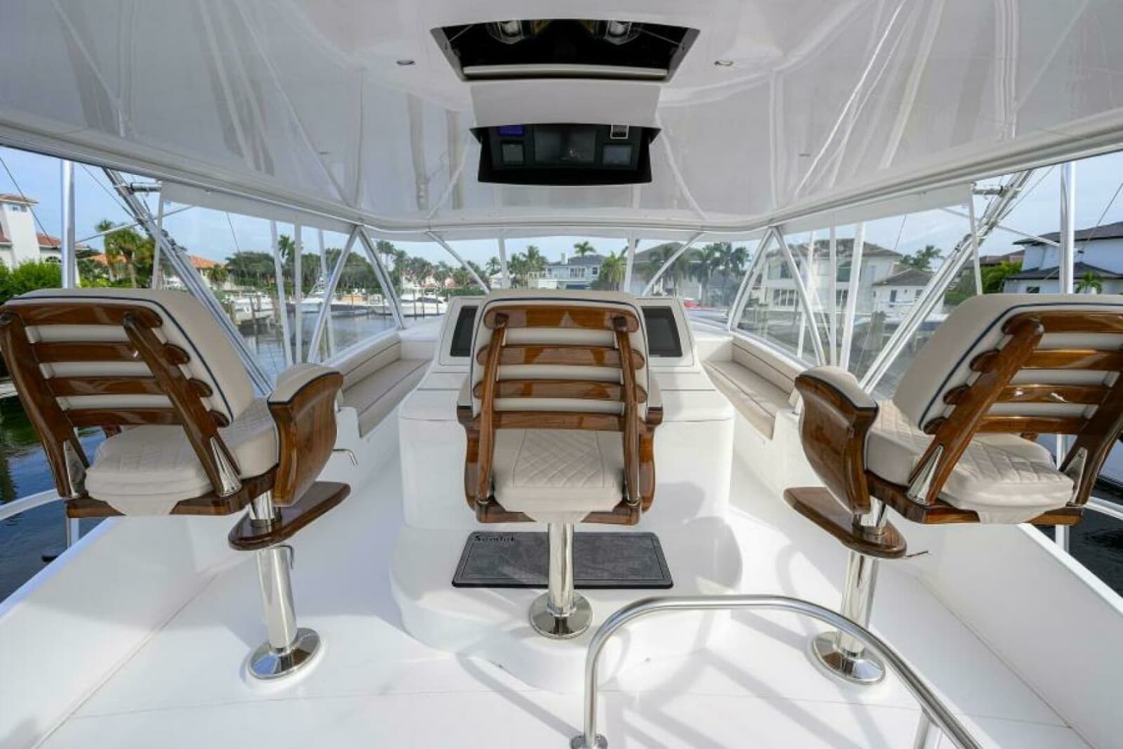 2024 Viking 80 Convertible - Photo 27