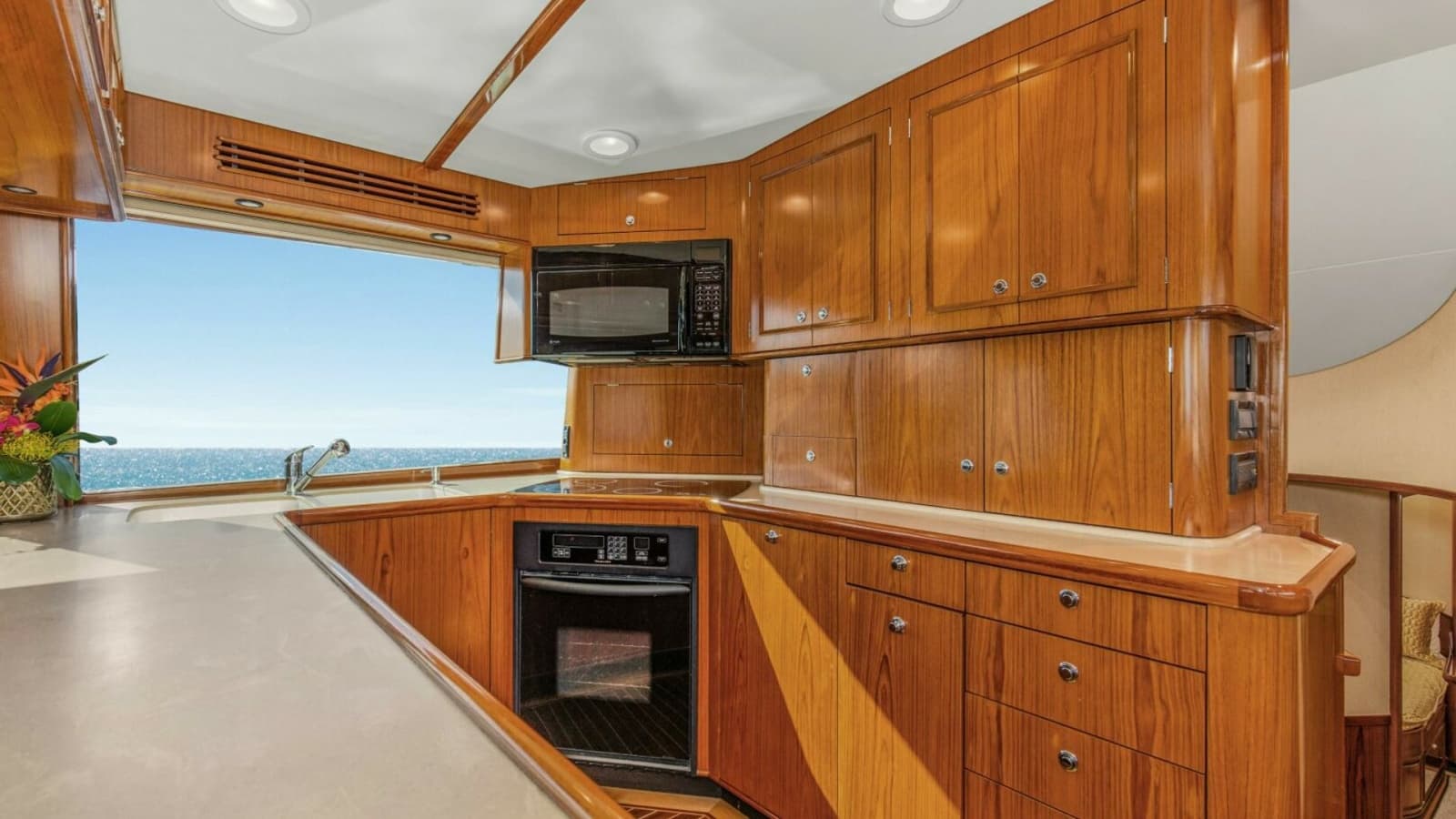 2005 Whiticar 76 Enclosed Bridge - Photo 11