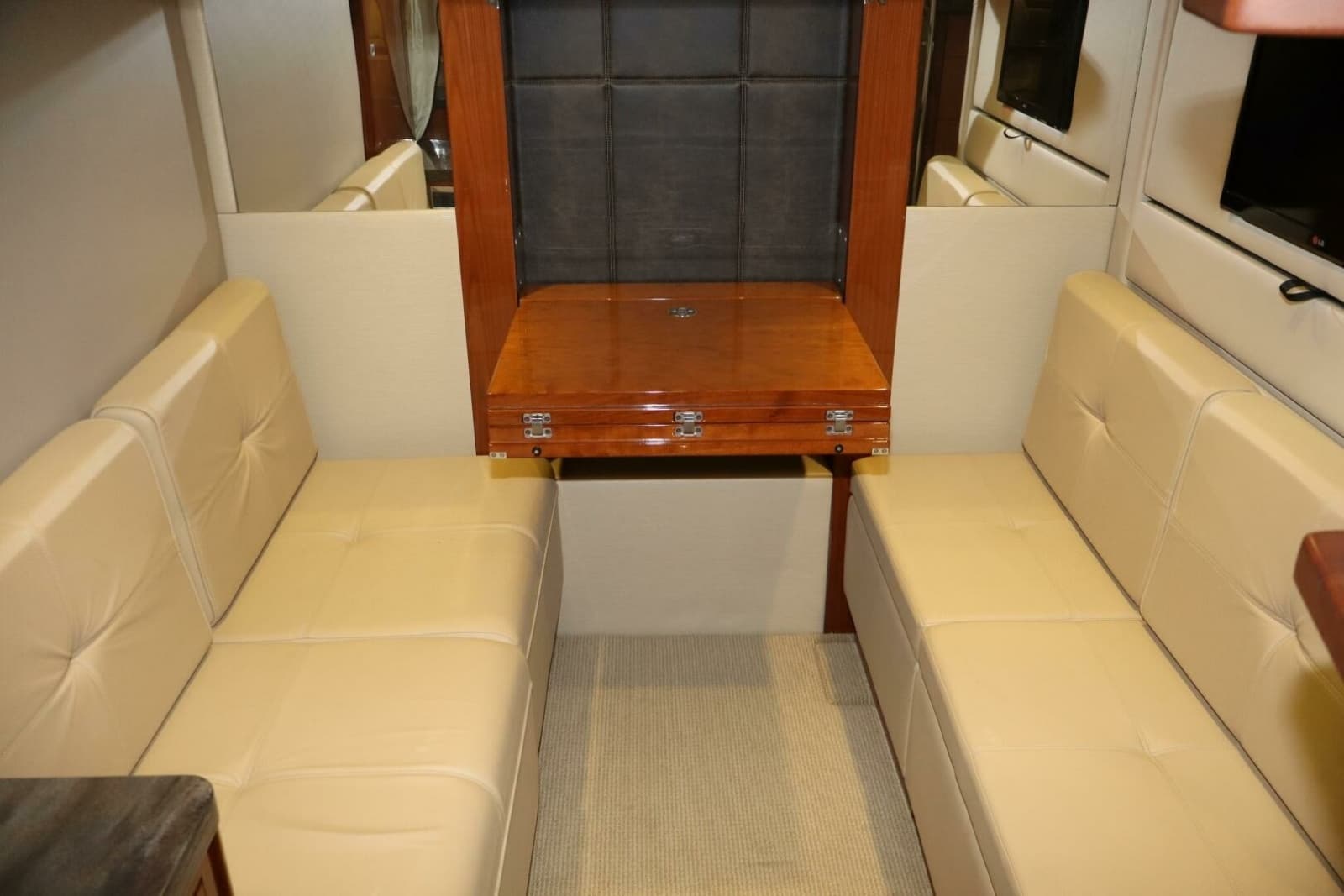 2015 Sea Ray 410 Sundancer - Photo 17