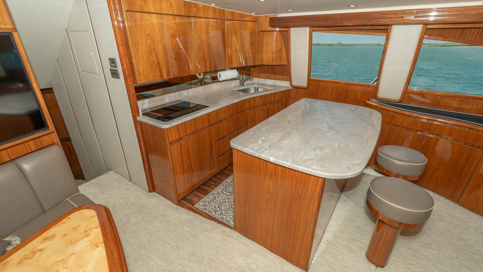 2017 Viking 55 Convertible - Photo 12