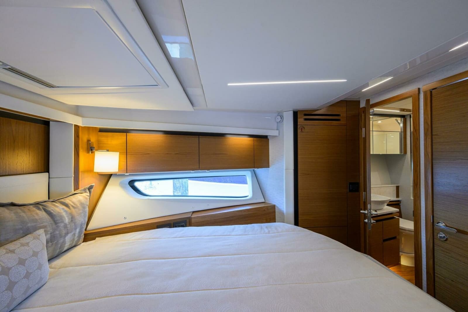 2023 Tiara Yachts C49 - Photo 28