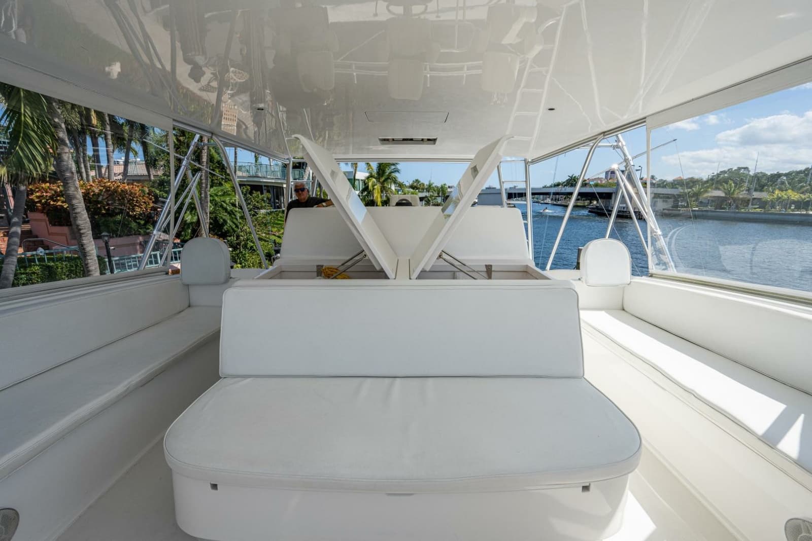 2005 Viking 74 Convertible - Photo 44