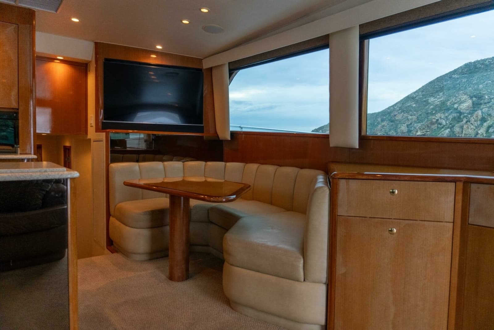 2000 Viking 55 Convertible - Photo 4