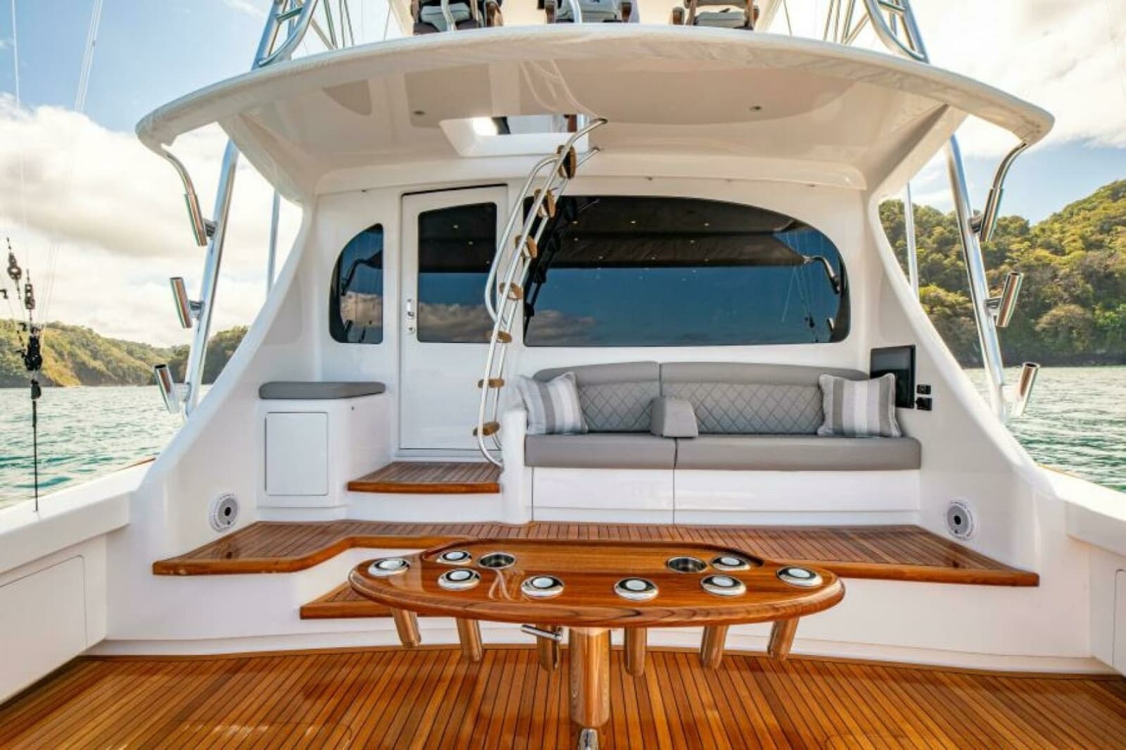2023 Viking 64 Convertible - Photo 38