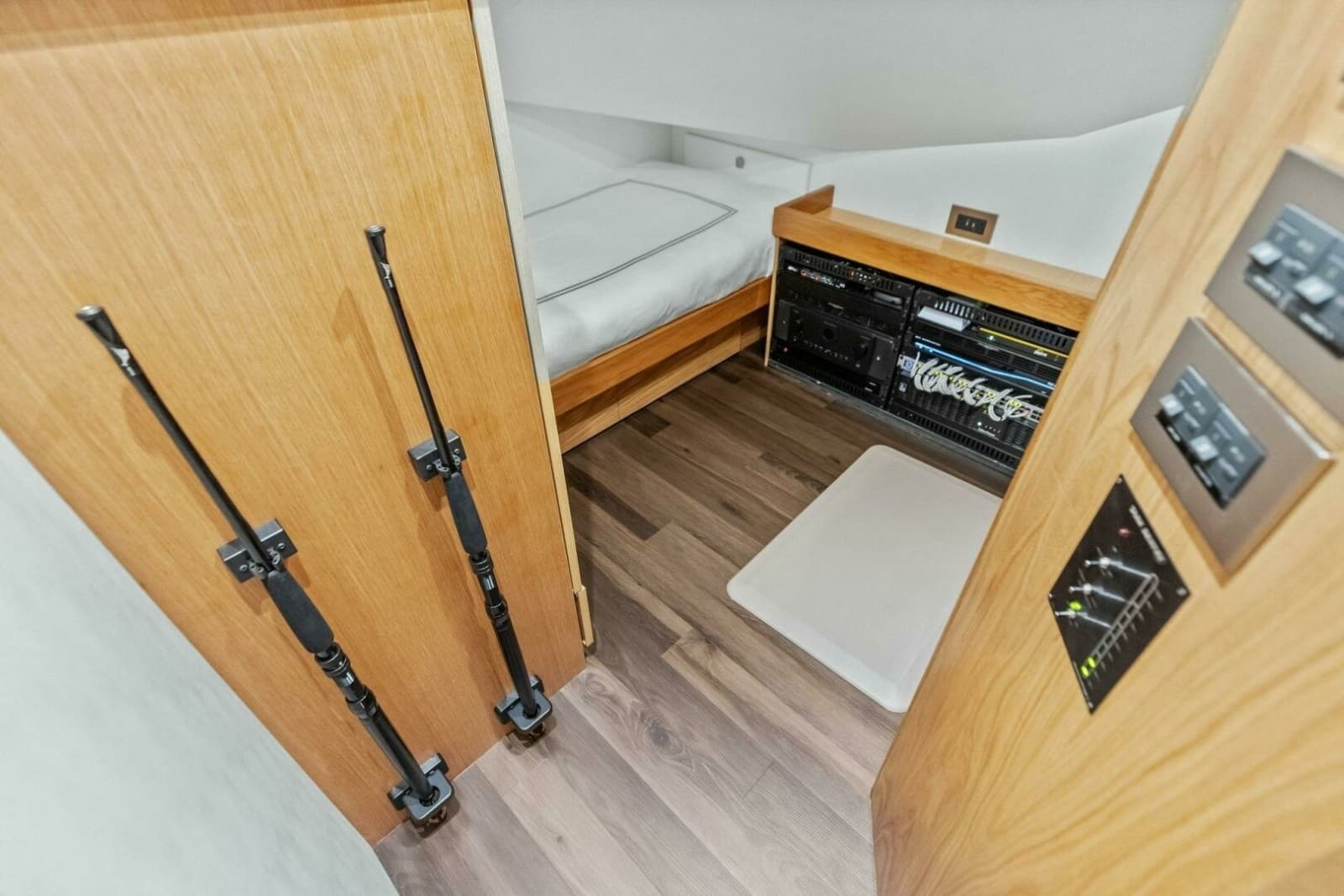 2026 Viking 82 Convertible - Photo 61