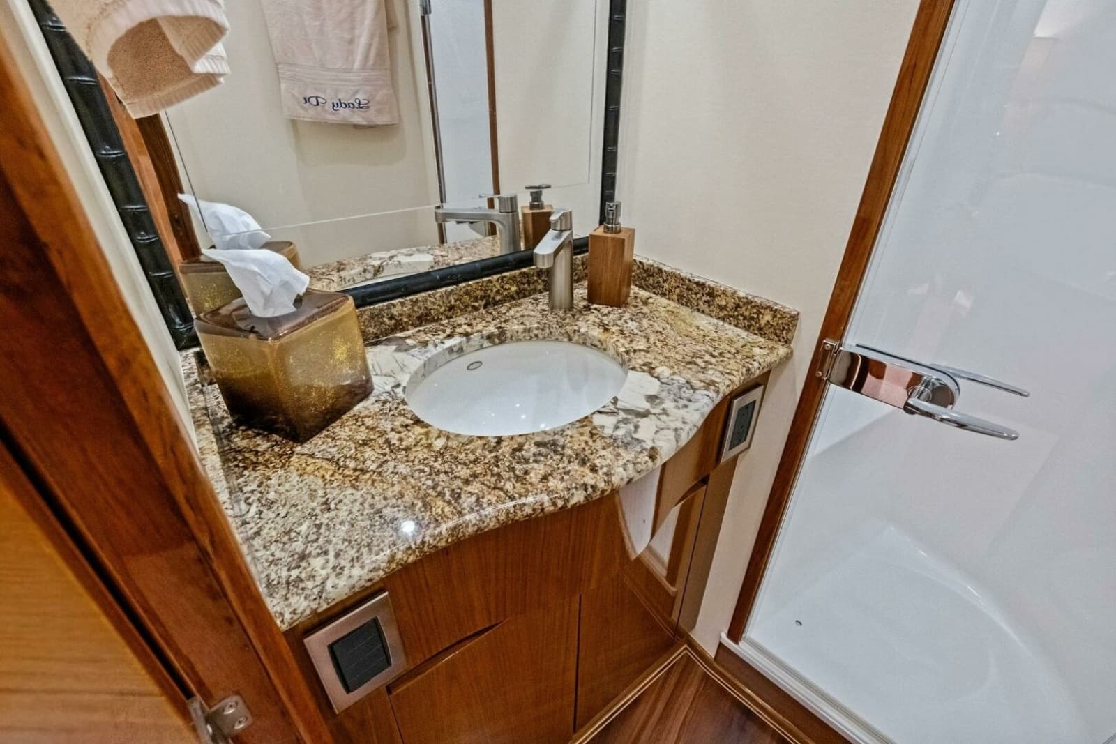 2012 Viking 82 Convertible - Photo 87