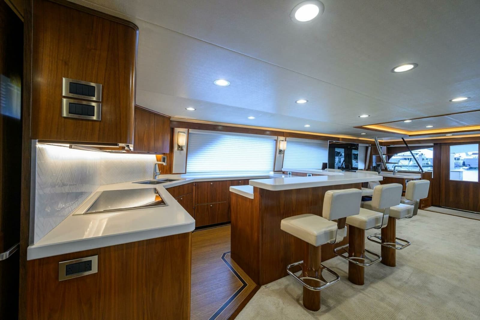 2017 Viking 92 Enclosed Bridge - Photo 39