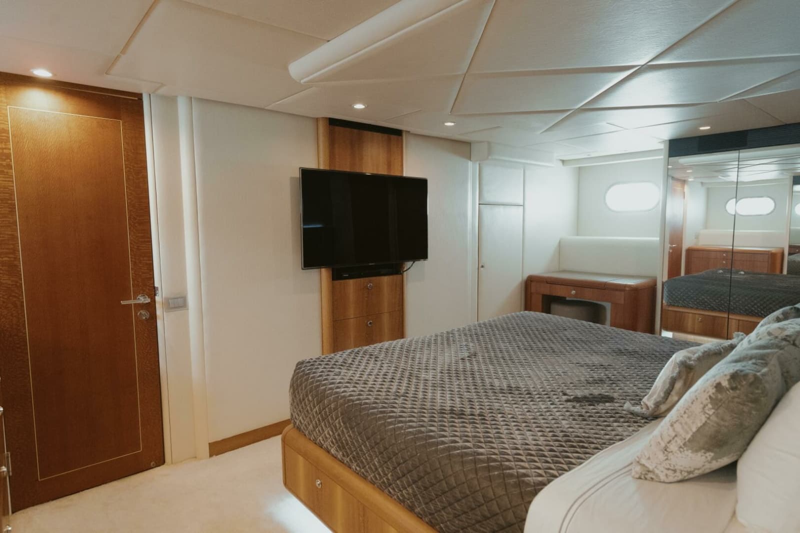 1996 Oceanfast 87 Enclosed Bridge Sportfish - Photo 14
