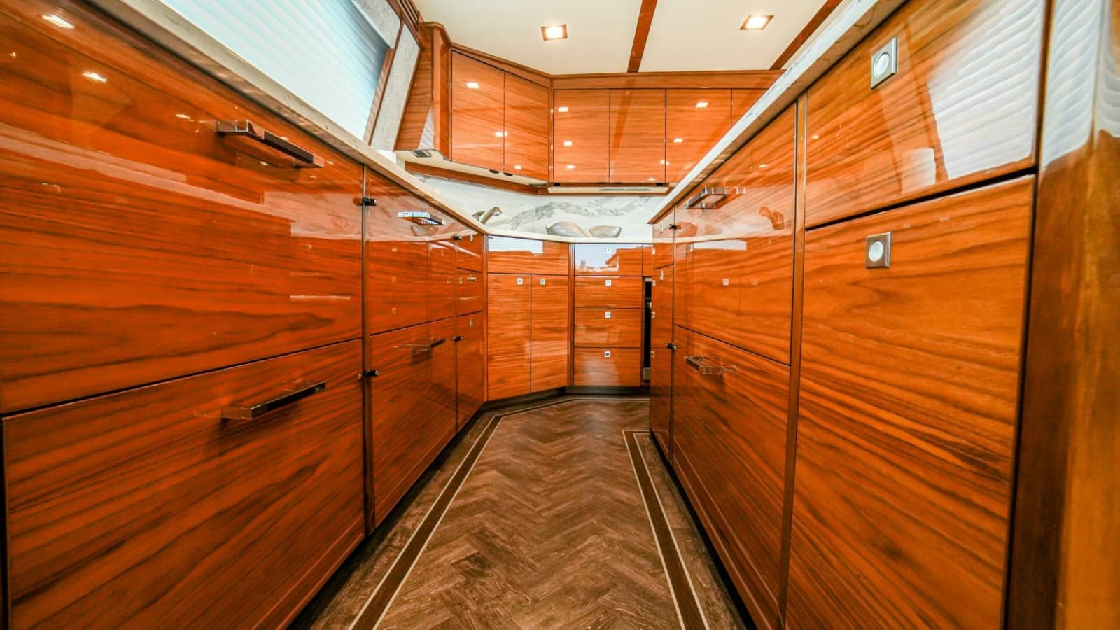 2023 Viking 72 Convertible - Photo 39